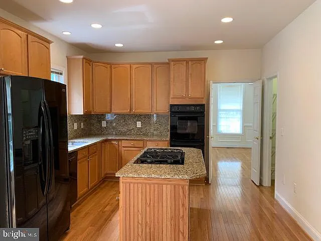 8219 Electric Ave — Photo 12