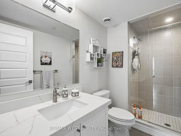 58 Adam Sellers St #605 — Photo 14