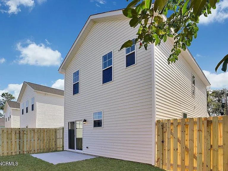 1007 Campbell St — Photo 29