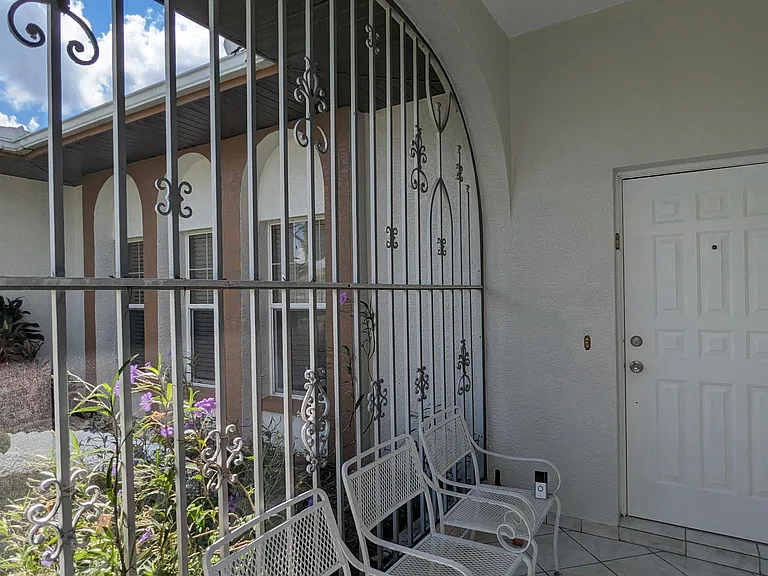 316 SE 27th St — Photo 36