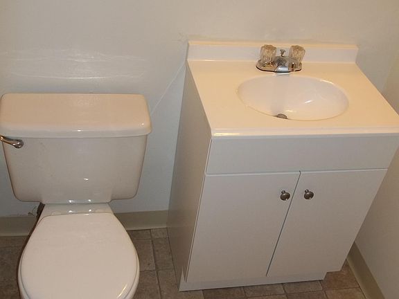 5th image of 485 Finley St APT 2