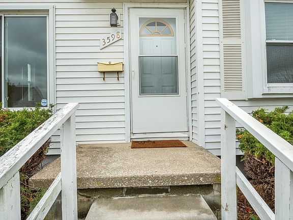 3rd image of 3598 22nd St