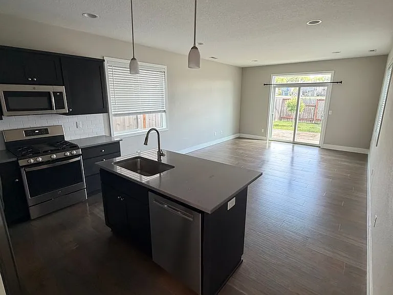 332 E Wayno Way — Photo 8