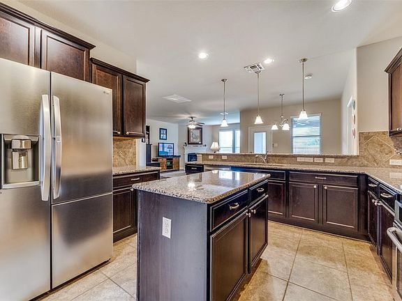 5th image of 301 Whitman Dr