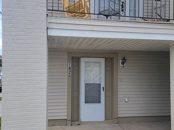 3rd image of 740-42 Louque Pl #742-A