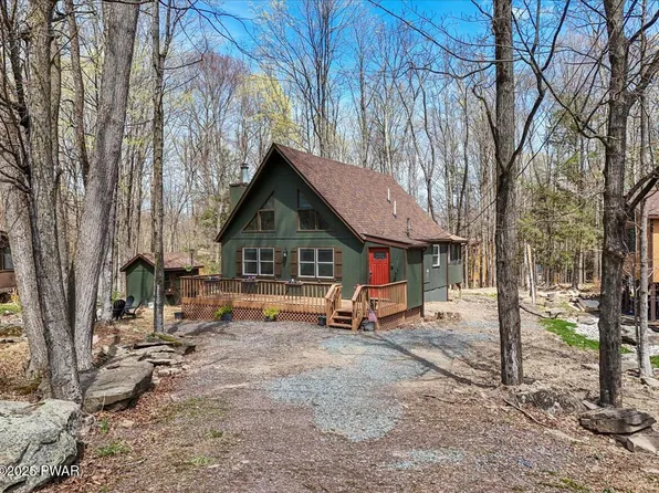 80 Lakewood Dr, Lake Ariel, PA 18436