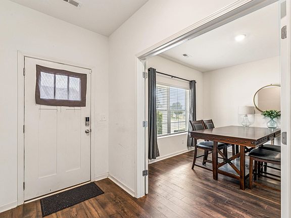 4th image of 22725 Joselyn Green Dr
