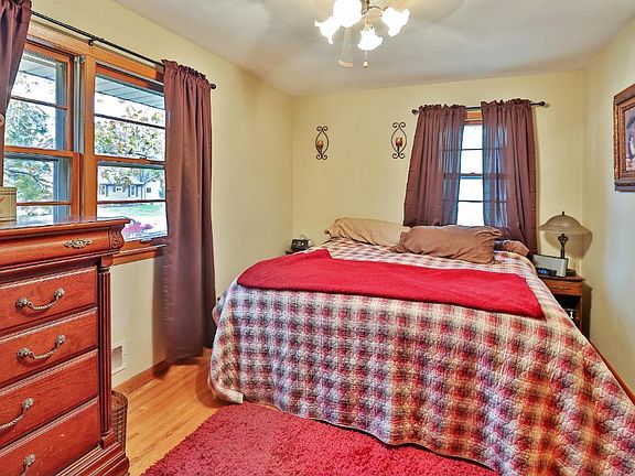 5th image of 1818 Clarence St