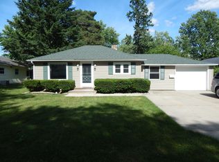 1109 Pine St, Grand Ledge, MI 48837