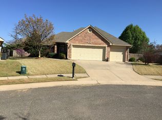 2916 Cedarbend Ct, Edmond, OK 73003