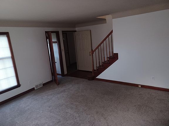 5th image of 1854 Hyacinth Ave E