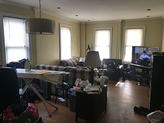 4th image of 59 Mersereau Ave