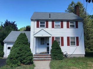 4 Gwinnett St, Hyde Park, MA 02136