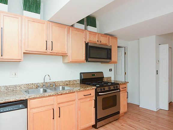 4th image of 4715 N Malden St Unit G5