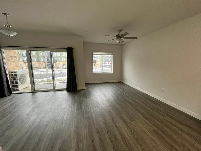 Cottage Grove Commons: 1400 N Windsor — Photo 41