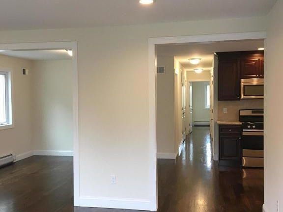 3rd image of 286 Bradford Ave