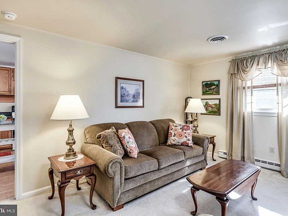 5th image of 614 Hollingsworth Dr