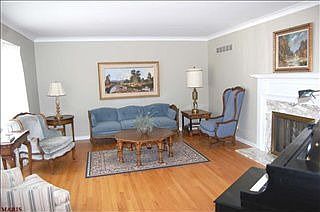 3rd image of 159 Ladue Oaks Dr