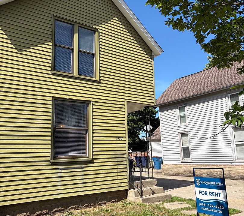 1st image of 305 W 15th St