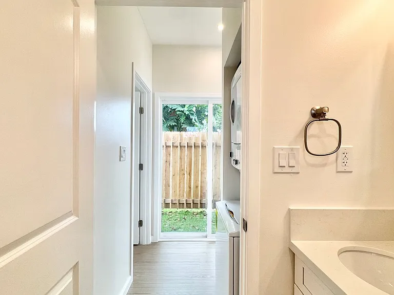 421 Olomana St #A — Photo 16