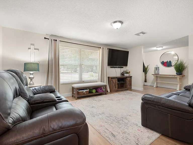 878 Evergreen Ave — Photo 6