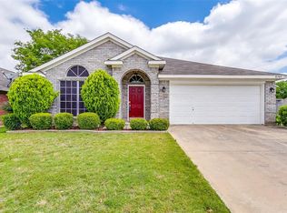 8749 Lake Springs Trl, Hurst, TX 76053