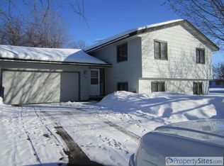 1199 Jackson St S, Shakopee, MN 55379
