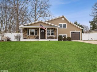 3 Wadsworth Pl, Smithtown, NY 11787