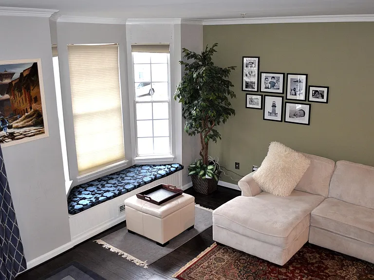 bay window sitting area