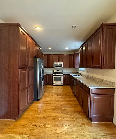 748 Moore Ave — Photo 16