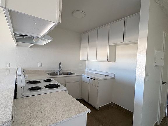 3rd image of 7507 Woodman Ave #12
