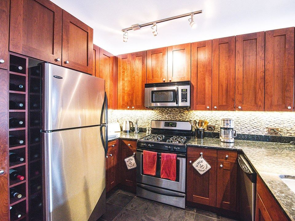 657 W. Fulton Kitchen