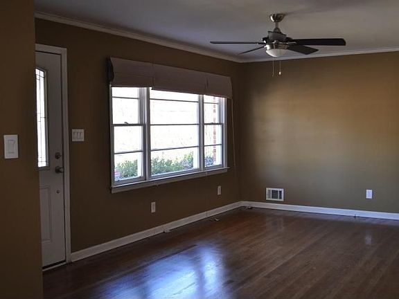 Living Room - Big window with view of the park