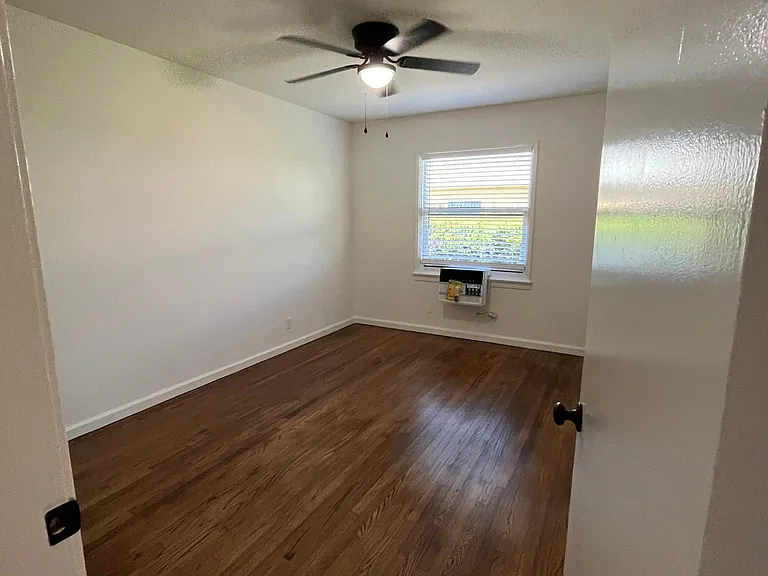323 E Valencia Ave #B — Photo 12