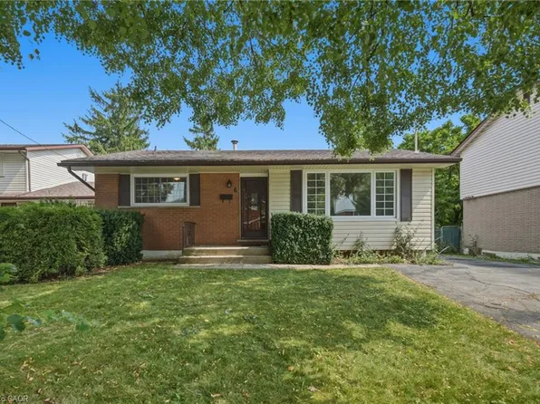 6 Caprice Ct, Hamilton, ON L9C 2N5