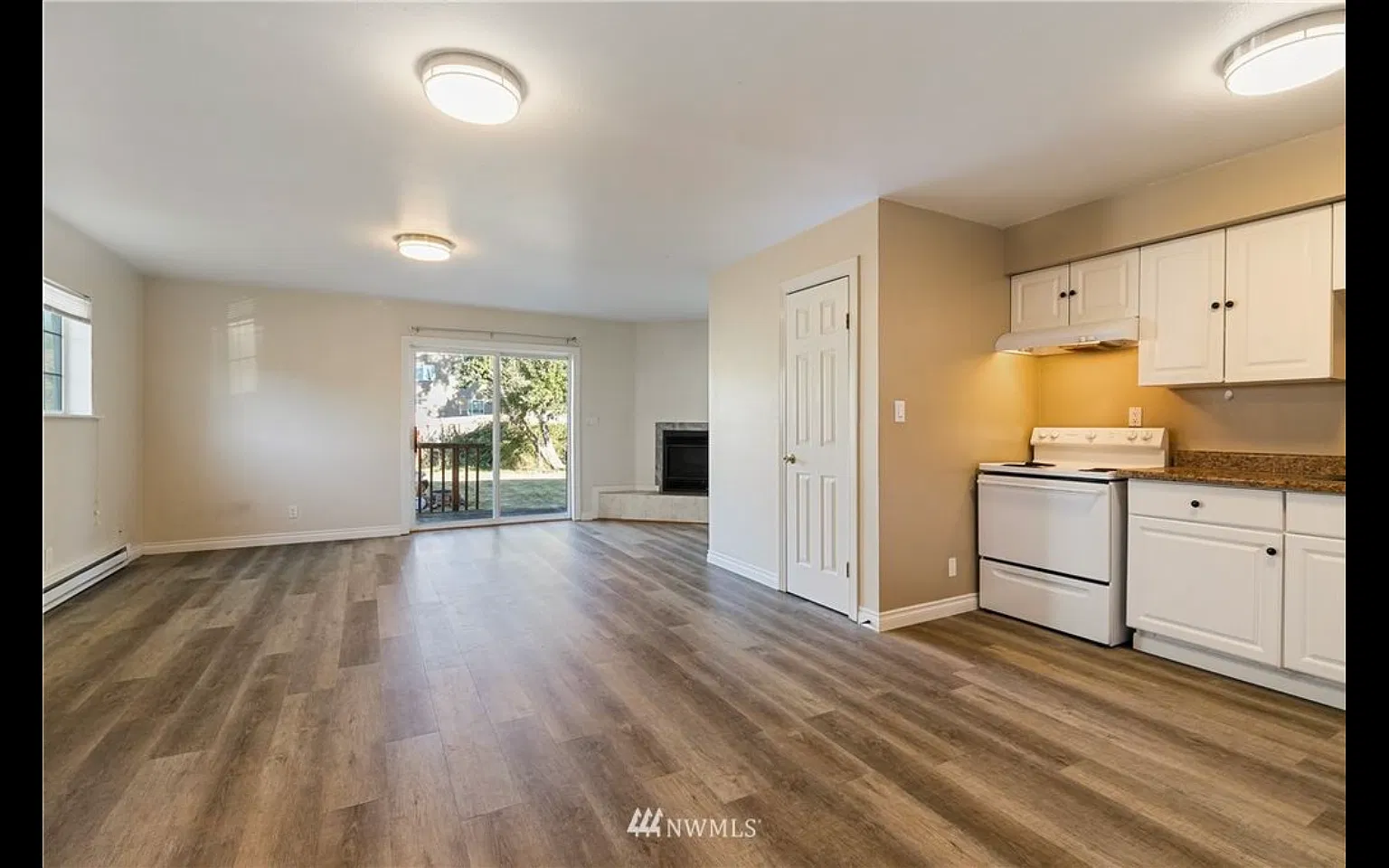 3 bed, 2.5 bath, 1320 sqft, $2,350 — Photo 4