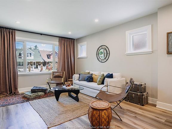 4th image of 2263 Fraser Ave