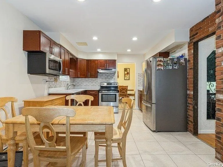 217 Bellerose Ave — Photo 5