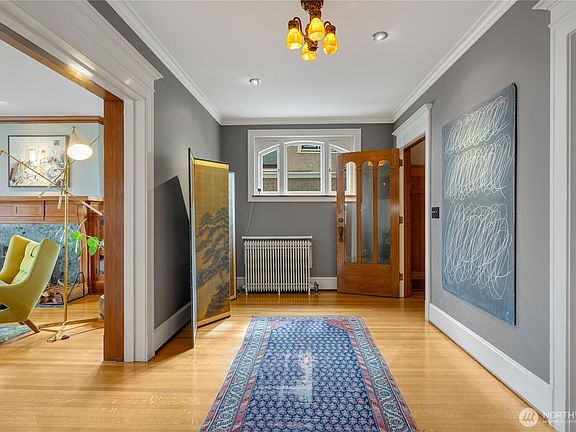 4th image of 2844 Cascadia Avenue S