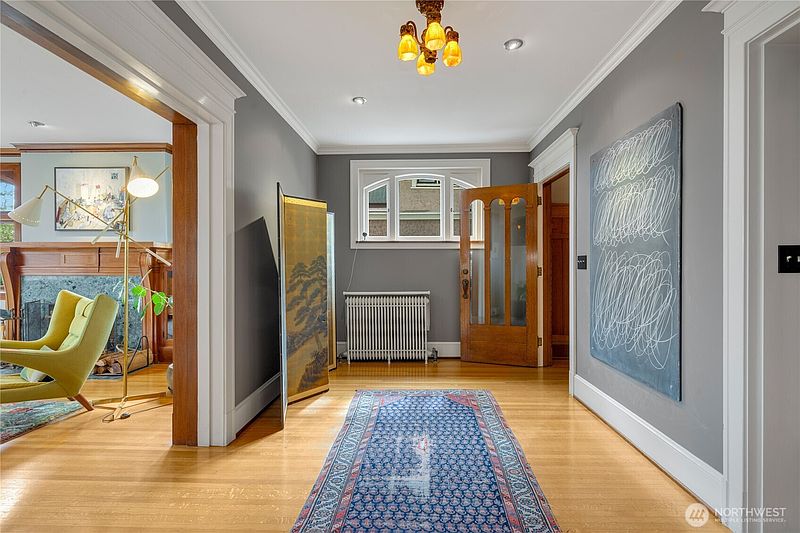 4th image of 2844 Cascadia Avenue S