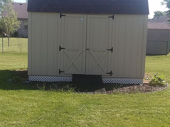 10 x 12 mini barn with loft