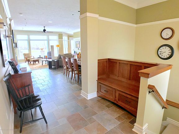 3rd image of 584 Aquila Dr
