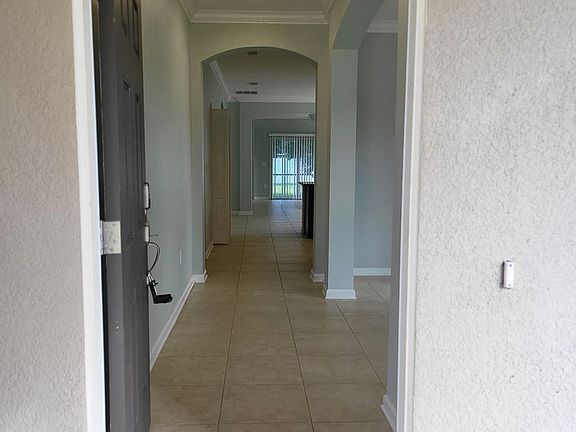 3rd image of 157 Bradford Lake Cir