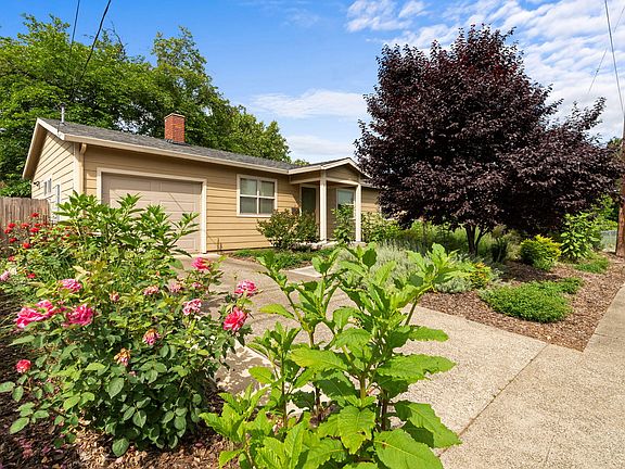 3rd image of 2068 Park Marina Dr