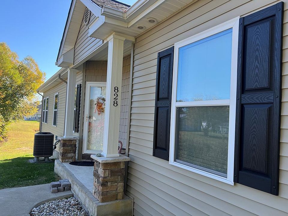 1st image of 828 Blossom Ct