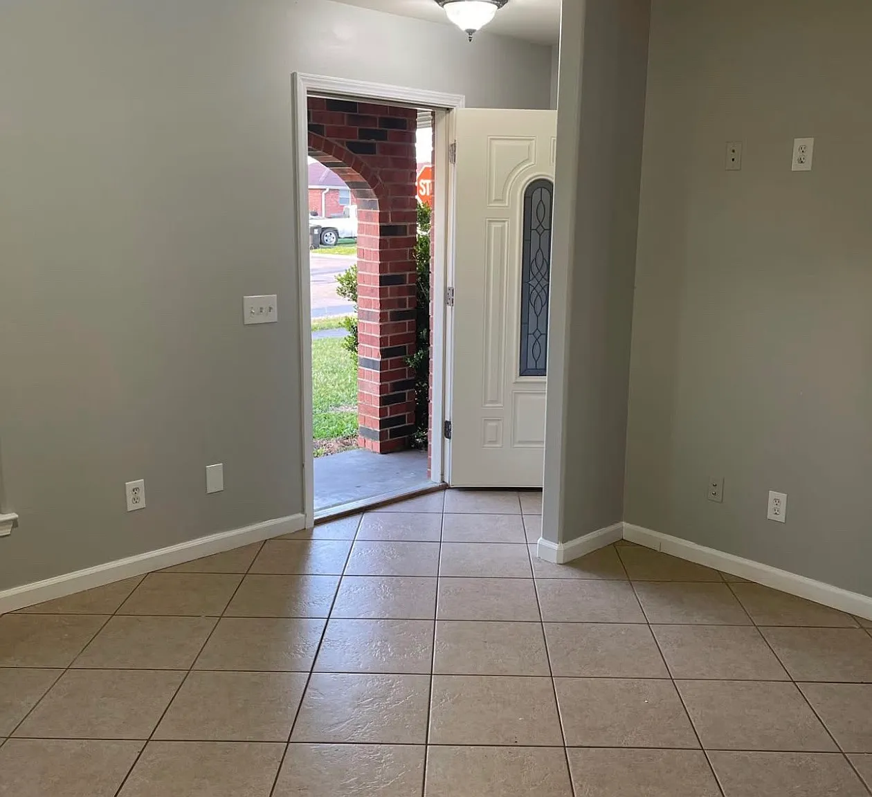 3 bed, 1000 sqft, $2,000 — Photo 3