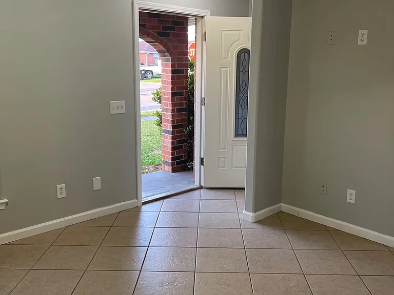 3500 Kings Dr — Photo 3