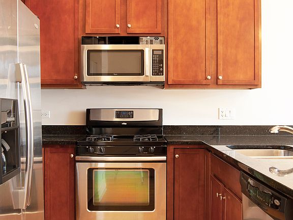 3rd image of 3126-34 W Walton St #3134-3