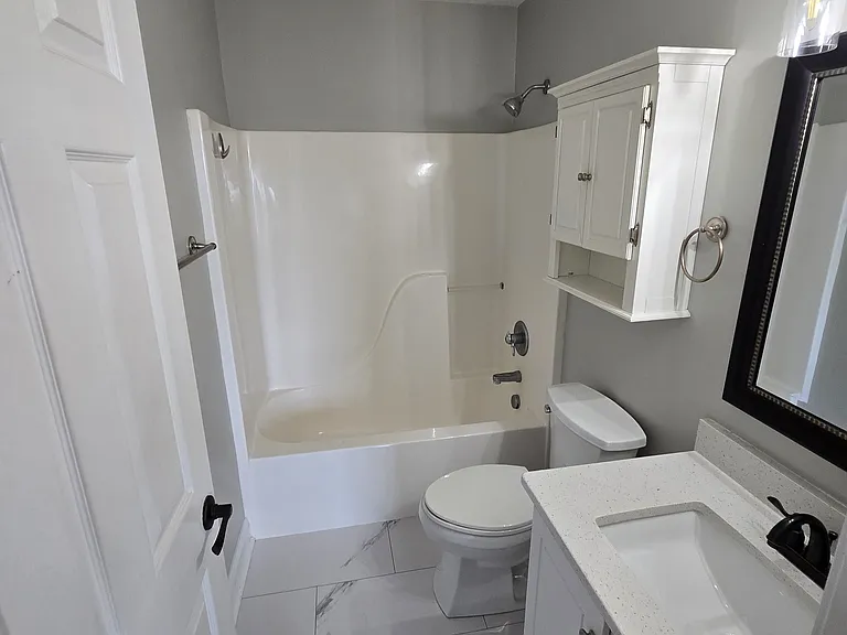 757 Wyndhurst Dr — Photo 3