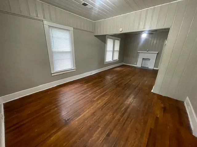 3652 Faxon Ave — Photo 11